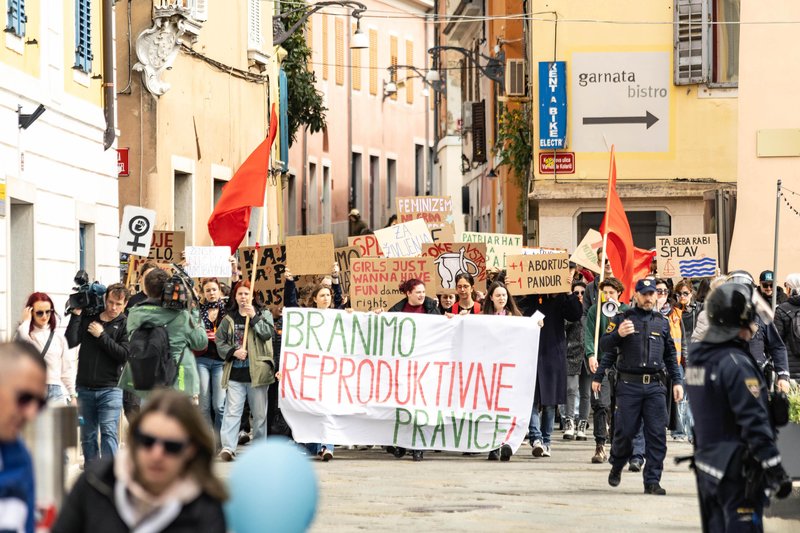 Koper shod protest Pohod za življenje Branimo reproduktivne pravice Socialistrski bralni krožek Zavod mreža za življenje in enakopravnost splav reproduktivne pravice