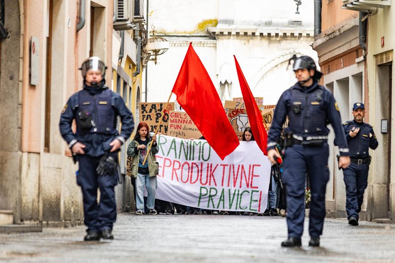 Koper shod protest Pohod za življenje Branimo reproduktivne pravice Socialistrski bralni krožek Zavod mreža za življenje in enakopravnost splav reproduktivne pravice