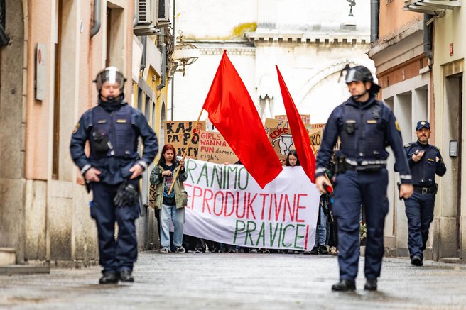 Koper shod protest Pohod za življenje Branimo reproduktivne pravice Socialistrski bralni krožek Zavod mreža za življenje in enakopravnost splav reproduktivne pravice