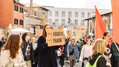 Koper shod protest Pohod za življenje Branimo reproduktivne pravice Socialistrski bralni krožek Zavod mreža za življenje in enakopravnost splav reproduktivne pravice
