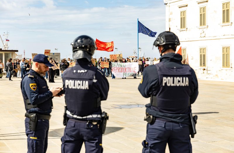 Koper shod protest Pohod za življenje Branimo reproduktivne pravice Socialistrski bralni krožek Zavod mreža za življenje in enakopravnost splav reproduktivne pravice