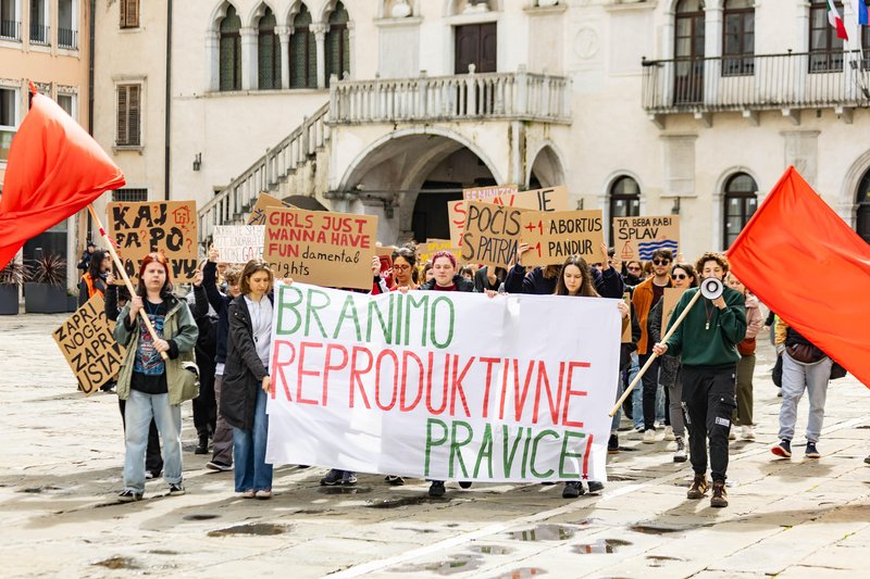 Koper shod protest Pohod za življenje Branimo reproduktivne pravice Socialistrski bralni krožek Zavod mreža za življenje in enakopravnost splav reproduktivne pravice