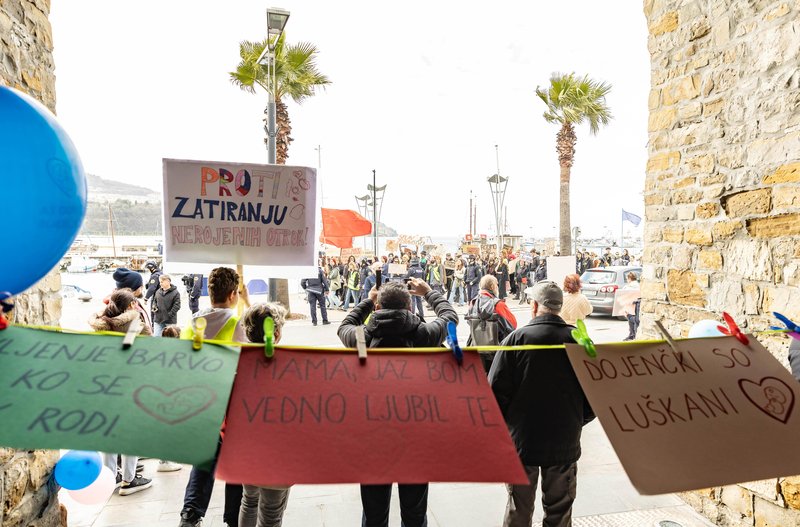 Koper shod protest Pohod za življenje Branimo reproduktivne pravice Socialistrski bralni krožek Zavod mreža za življenje in enakopravnost splav reproduktivne pravice