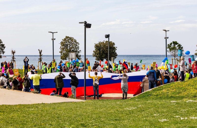 Koper shod protest Pohod za življenje Branimo reproduktivne pravice Socialistrski bralni krožek Zavod mreža za življenje in enakopravnost splav reproduktivne pravice