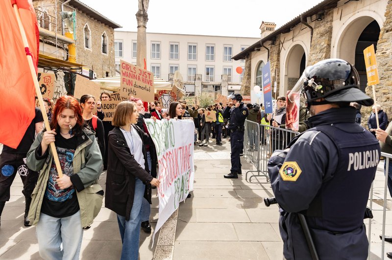 Koper shod protest Pohod za življenje Branimo reproduktivne pravice Socialistrski bralni krožek Zavod mreža za življenje in enakopravnost splav reproduktivne pravice