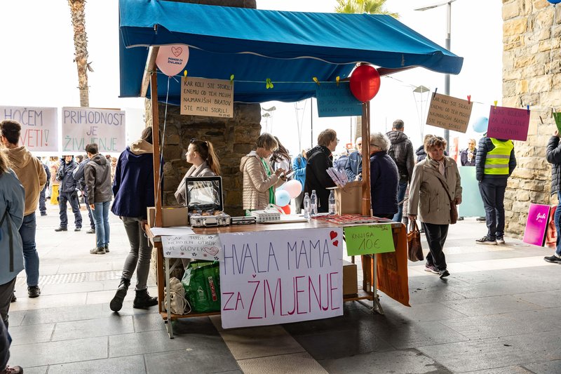 Koper shod protest Pohod za življenje Branimo reproduktivne pravice Socialistrski bralni krožek Zavod mreža za življenje in enakopravnost splav reproduktivne pravice
