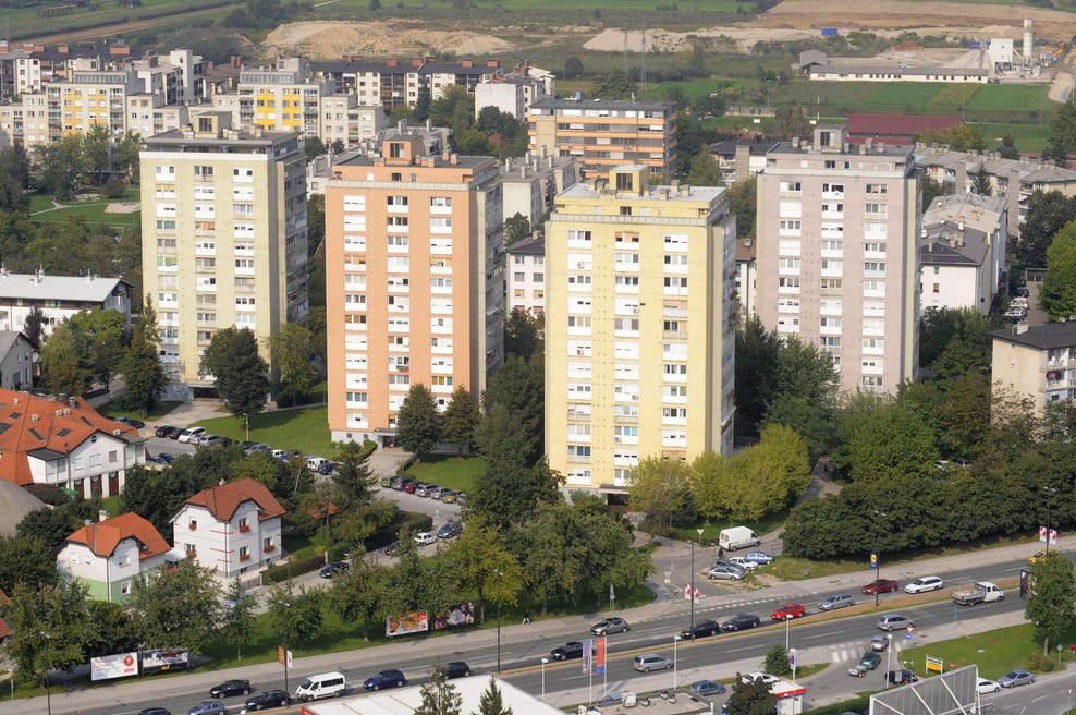 Stanovanjska stiska postaja vse hujša: "Ne moremo si privoščiti normalnega bivanja" (VIDEO) (foto: Bobo)