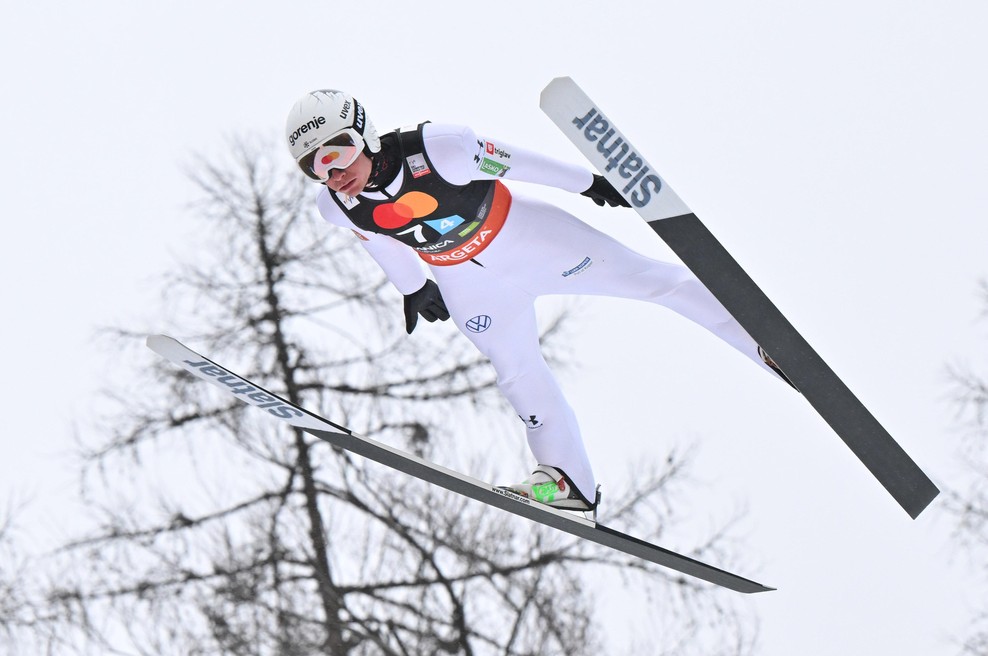 Navdušenje v Planici: Anže Lanišek na vrhu stopničk, Domen Prevc poletel do novega svetovnega rekorda (foto: Žiga Živulovič jr./Bobo)