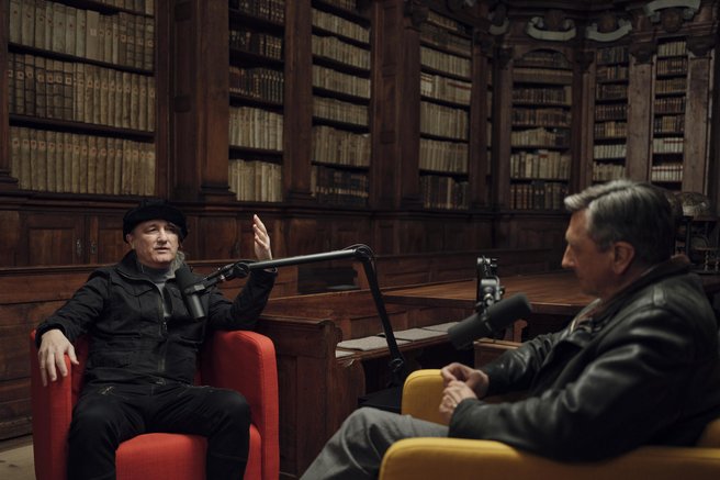 Saša Lošić iz skupine Plavi Orkestar na zabaven način povedal, kako so se v času družbenih medijev spremenili tudi oboževalci