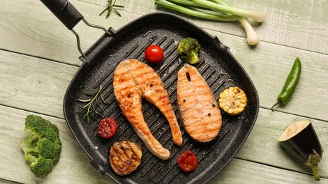 "Večina Slovencev ribe uživa premalokrat," pravi nutricionistka Lana Trampuš – kolikokrat tedensko naj bodo na jedilniku?