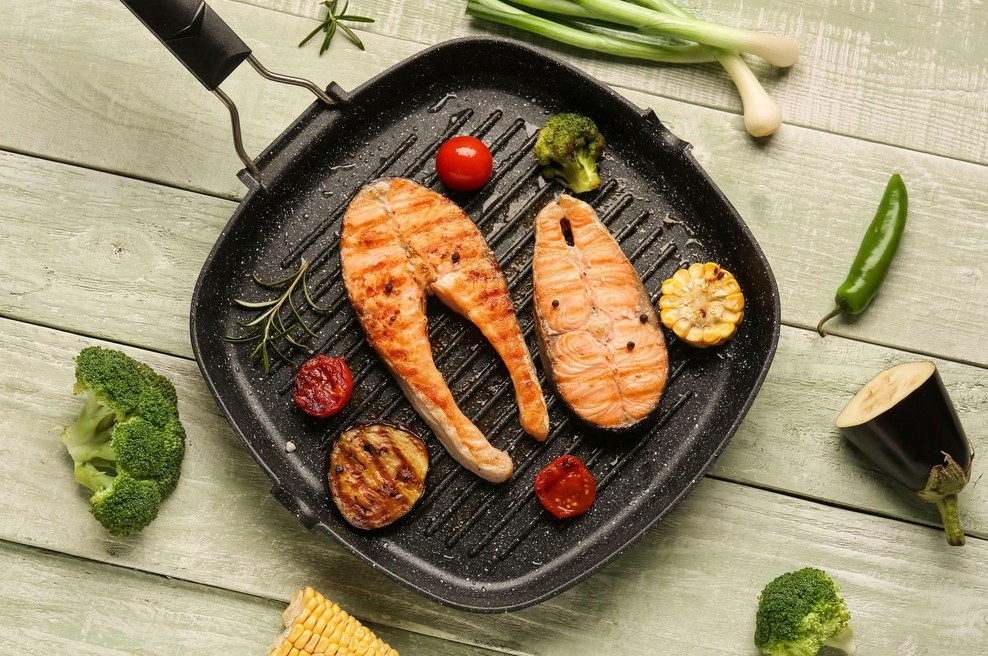 "Večina Slovencev ribe uživa premalokrat," pravi nutricionistka Lana Trampuš – kolikokrat tedensko naj bodo na jedilniku? (foto: Profimedia)