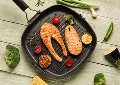 "Večina Slovencev ribe uživa premalokrat," pravi nutricionistka Lana Trampuš – kolikokrat tedensko naj bodo na jedilniku?