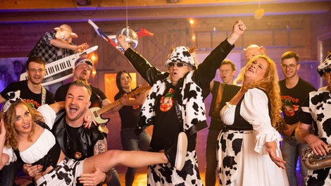 Agropop pesem videospot Srečna familija