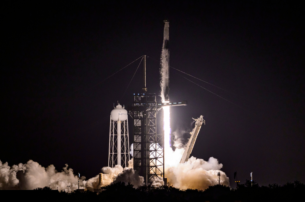 SpaceX Elona Muska v vesolje poslal kapsulo s posadko: nihče na krovu ni profesionalni astronavt (foto: Profimedia)