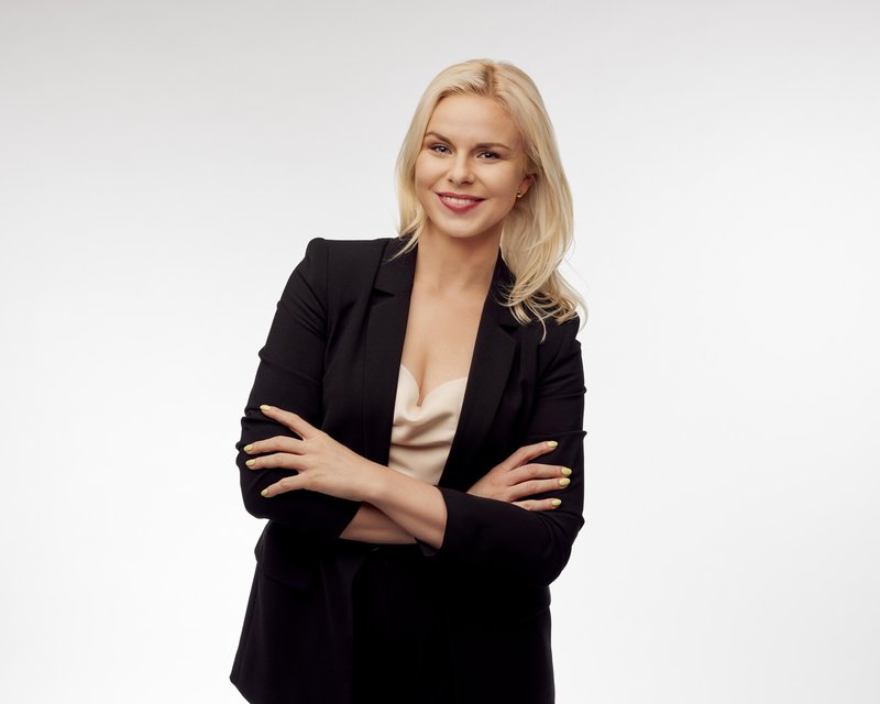 Špela Bezjak Zrim voditeljica Vizita POP TV
