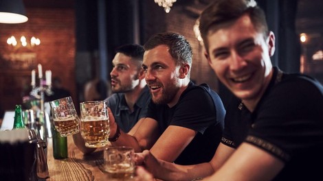 pivo moški druženje pitje alkohol zdravje posledice