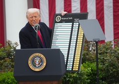 Koliko denarja so v ameriško blagajno že prinesle carine Donalda Trumpa? Znesek ni majhen