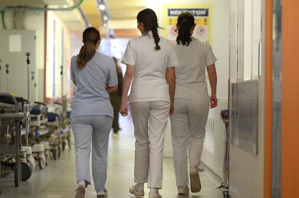 Vse več nasilja nad medicinskimi sestrami: svarijo tudi pred izgorelostjo (foto: Žiga Živulovič jr./Bobo)