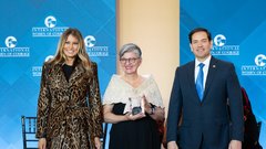 Melania Trump vpadljiv plašč oblikovalka Milly Park