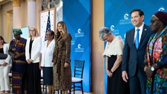 Melania Trump vpadljiv plašč oblikovalka Milly Park