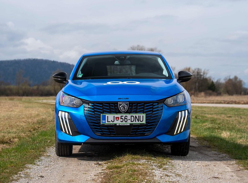Peugeot in Avant Car širita električno mobilnost: Dodatnih 150 Peugeotov E-208 za souporabo vozil