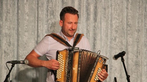 Robert Goter s harmoniko lovil svetovni rekord, vendar ni šlo vse po načrtih