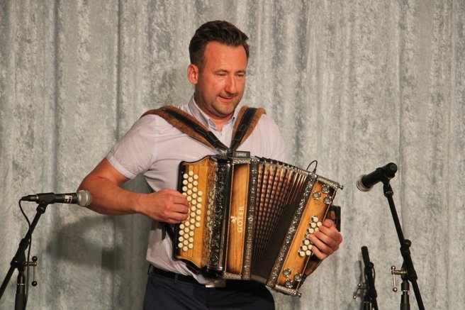 Robert Goter s harmoniko lovil svetovni rekord, vendar ni šlo vse po načrtih