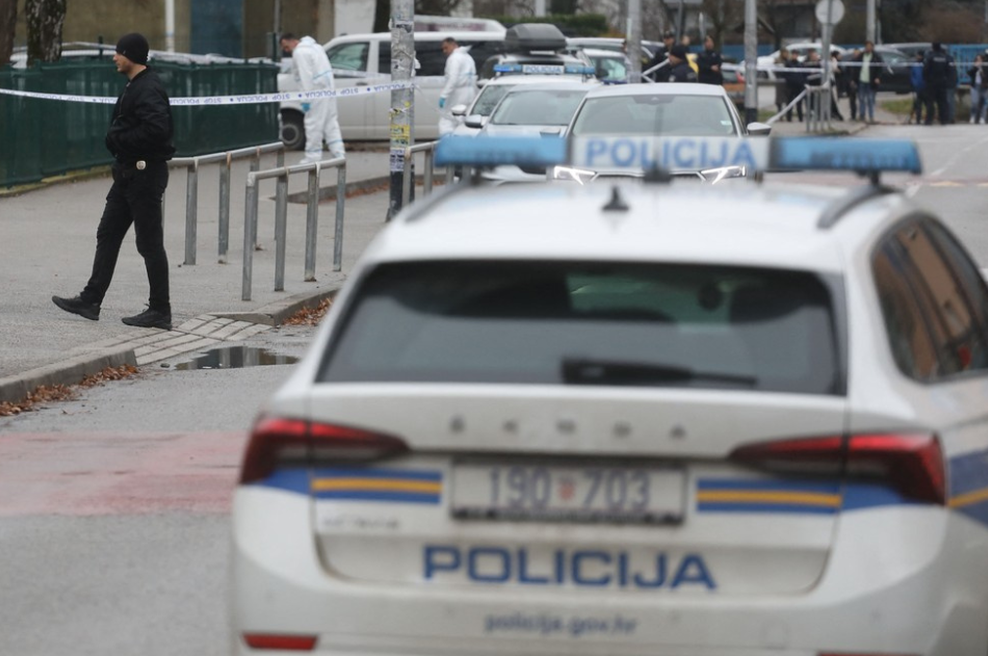 Eksplozija pred trgovino pretresla naselje – moški se je razstrelil sredi belega dne (foto: Profimedia)
