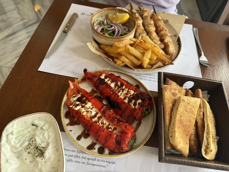 Ciper Paphos taverna hrana paprike