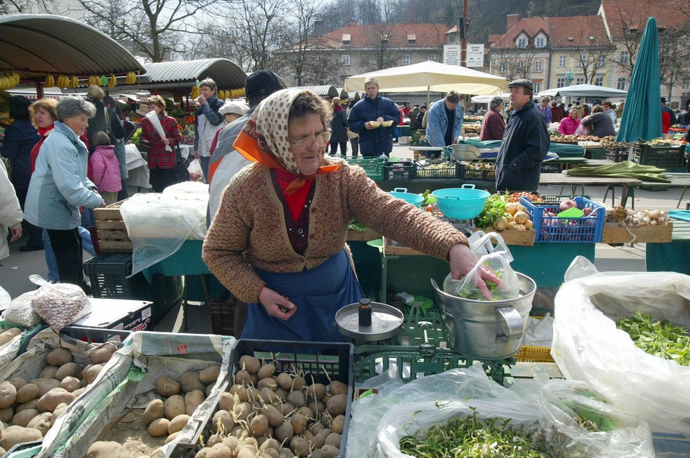 Pozor: tako boste na tržnici hitro ugotovili, ali je ta priljubljena pomladna zelenjava polna pesticidov, bodite pozorni na eno stvar (foto: Srdjan Živulovič/Bobo)