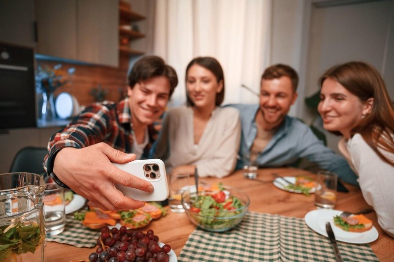 vecerja druzba fotografiranje