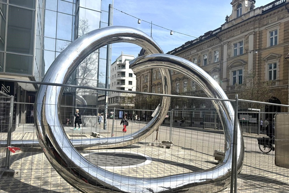 Ljubljana vodna skulptura Slovenska cesta