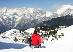 Slovenci na kolesa, turisti pa bi radi sneg! Kako se je končala zgodba turistke, ki je aprila pri nas iskala zimo?