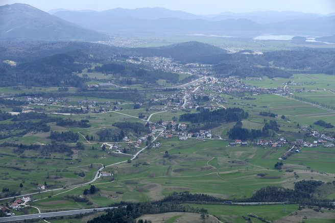 Cerkniško jezero gradnja stanovanja