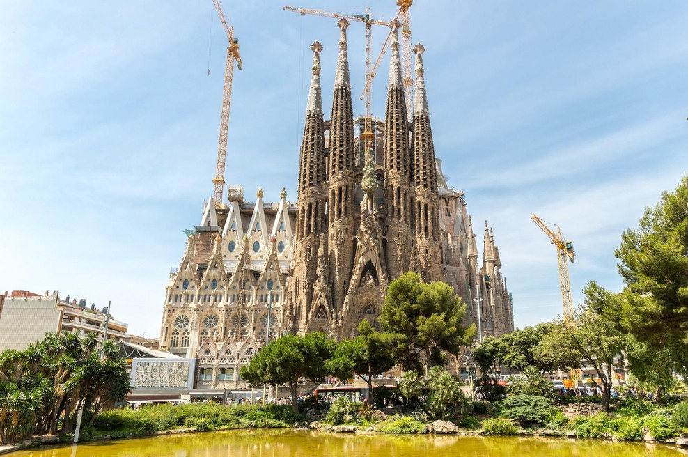 Barcelona z novim antiturističnim ukrepom: pred slovito Sagrado Familio bodo vzpostavili ... (foto: Profimedia)