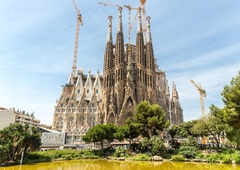 Barcelona z novim antiturističnim ukrepom: pred slovito Sagrado Familio bodo vzpostavili ...