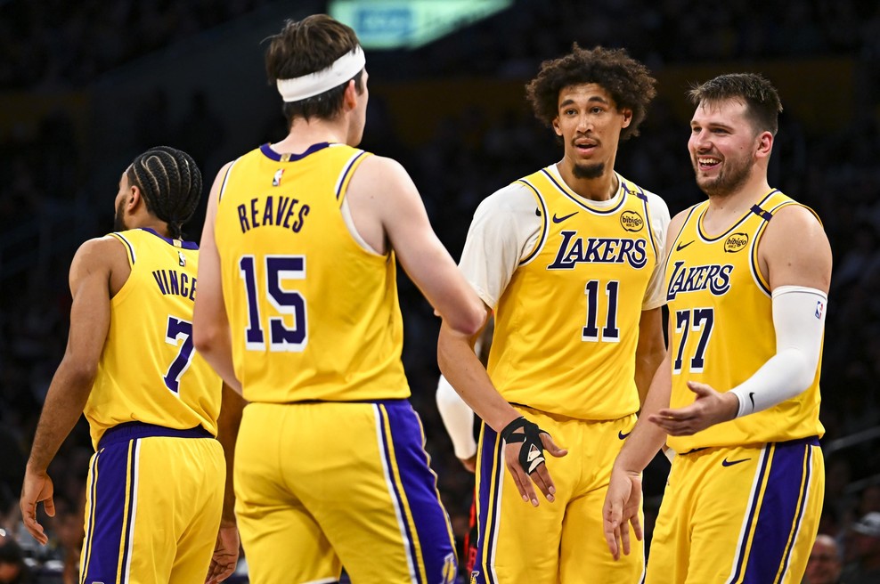 Luka Dončić v pol ure nasprotnikom nasul kar 39 točk in Lakerse popeljal do visoke zmage (foto: Profimedia)