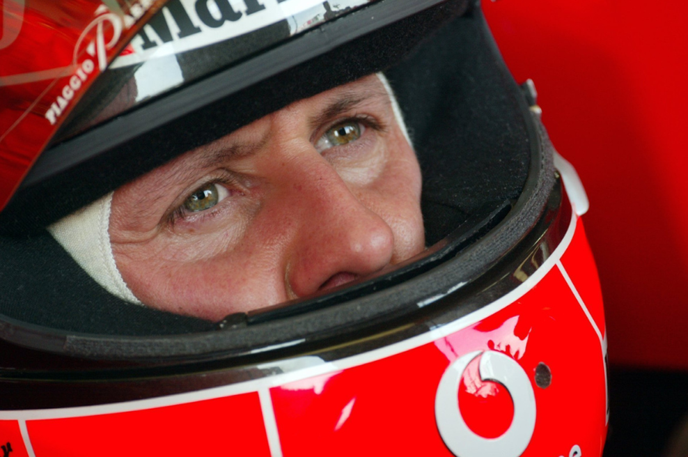 Michael Schumacher prvič po nesreči dal avtogram: podpisal se je na čelado, ki bo ponujena na dražbi! (foto: Profimedia)