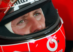 Michael Schumacher prvič po nesreči dal avtogram: podpisal se je na čelado, ki bo ponujena na dražbi!