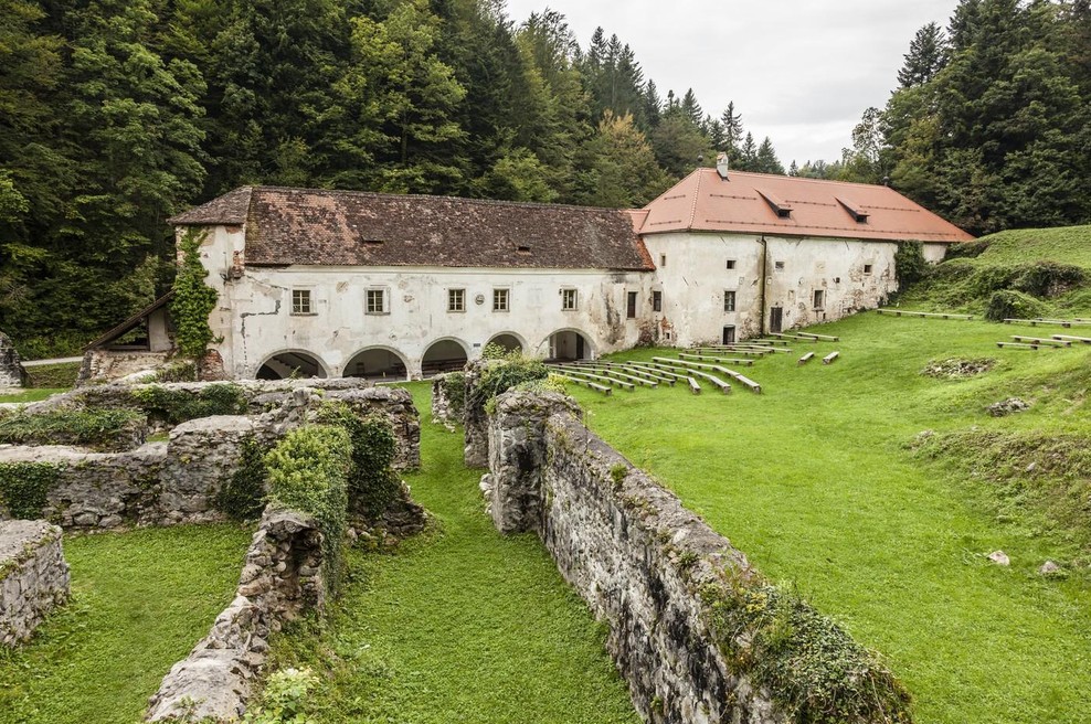 Zgodovinski dragulj, ki združuje spokojnost in bogato preteklost (gre za izredno energijsko močan slovenski kraj) (foto: Profimedia)