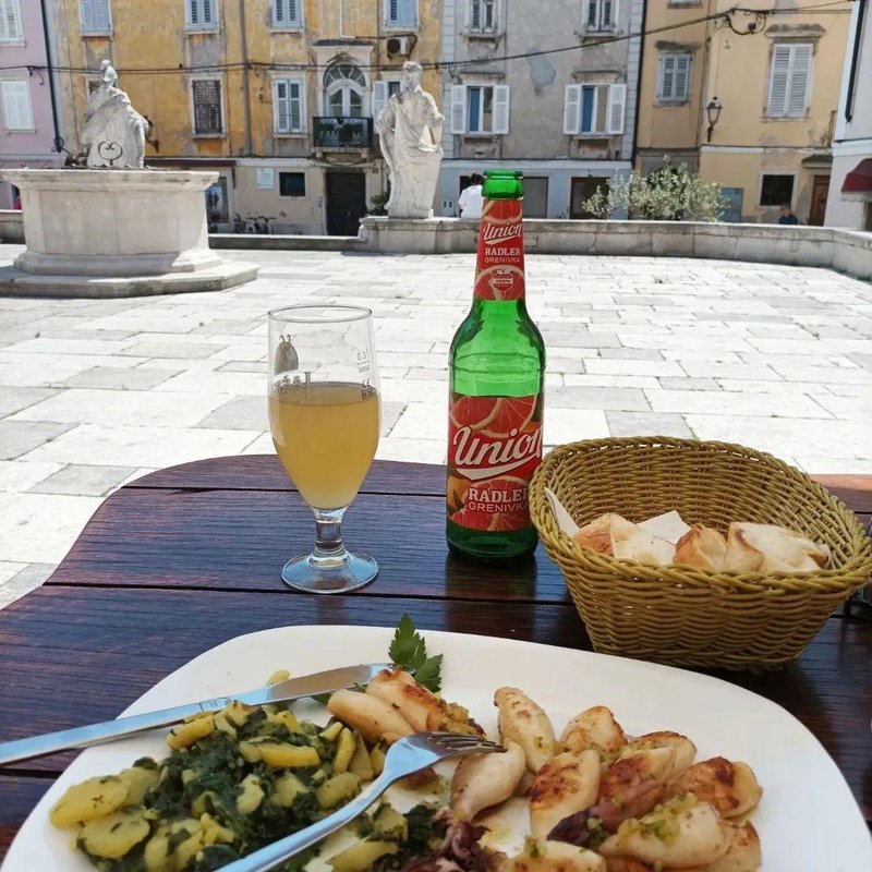 Piran Fritolin pri kantini