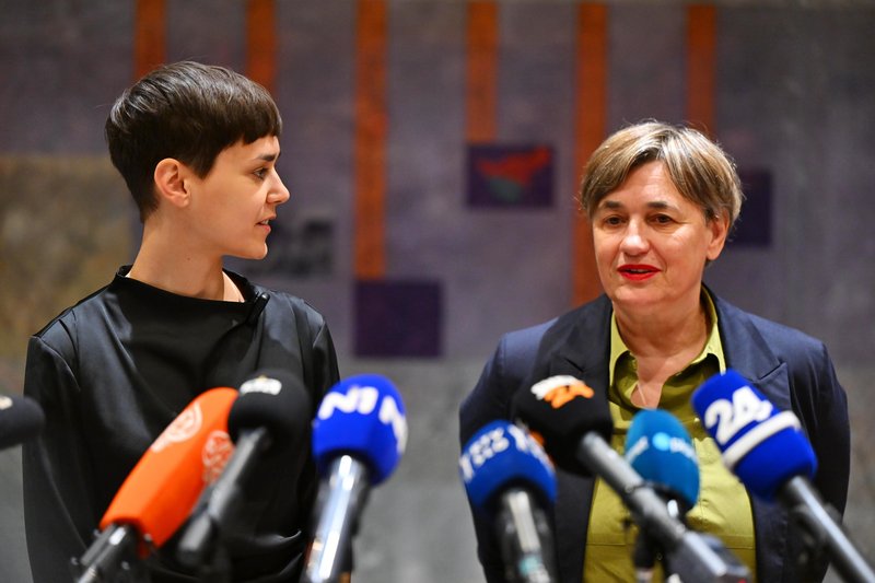 Nataša Sukič, Sara Žibrat
