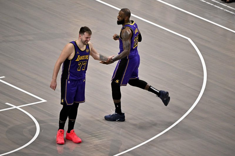 Luka Dončić LeBron James NBA