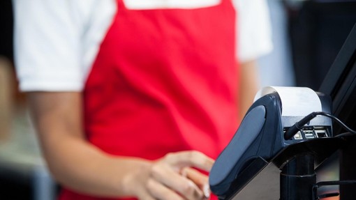 "Veste, kaj je naredil kupec?," je bila zgrožena blagajničarka, ki njegovega početja preprosto ni mogla prebaviti