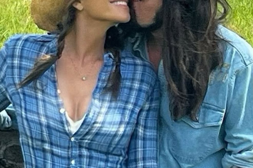 Fotografija, ki je šokirala vse: tega res ni nihče pričakoval (na sceni imamo nov parček) (foto: Instagram.com/elizabethhurley1/)