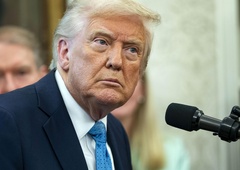 Donald Trump razočaral svoje privržence: trdi, da sta si Epsteinove dosjeje izmislila Obama in Biden