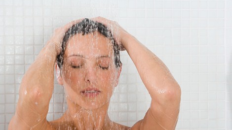Kaj se zgodi, če si 7 dni ne umijete las? Zdravnica z odgovorom presenetila mnoge