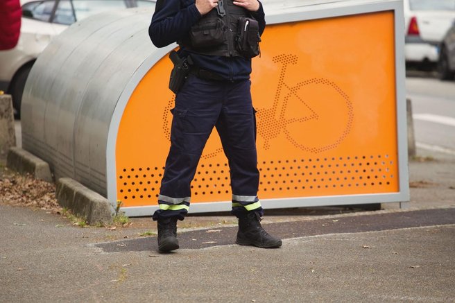 policija nantes smrt šola dijak nož