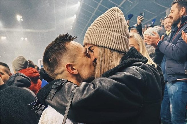 Slovenski nogometaš šel na kolena in zaprosil svojo srčno izbranko (FOTO)