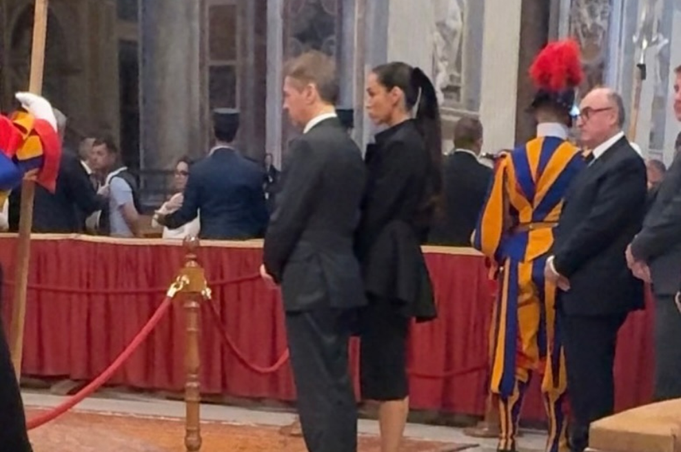 V Vatikan se je zgrnila svetovna politična elita: kdo vse je bil prisoten na pogrebu papeža Frančiška? (foto: Instagram/Tina Gaber)